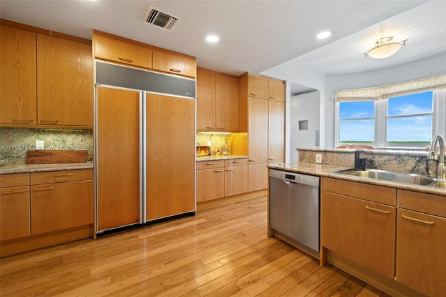 Building Photo - 13643 Deering Bay Dr