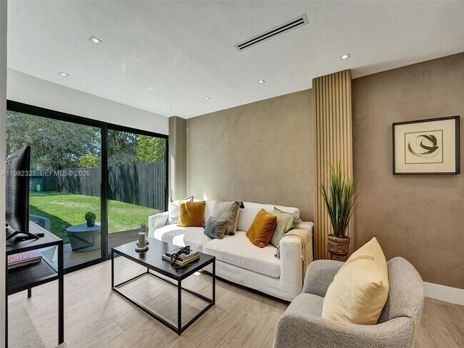 Building Photo - 2066 NE 174th St