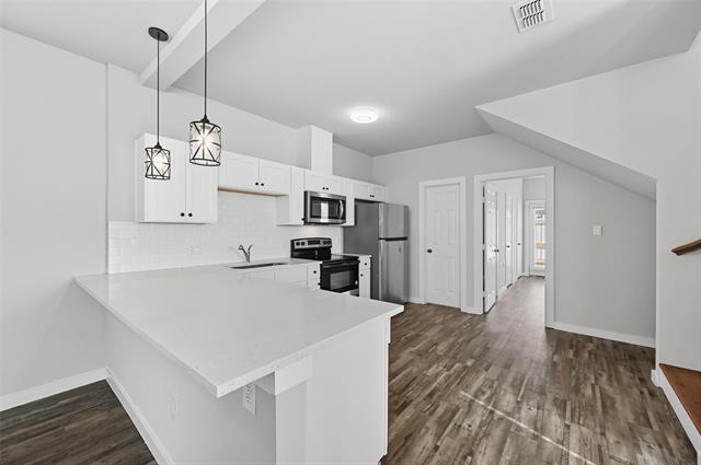 Building Photo - 3475 Valley Vista Dr