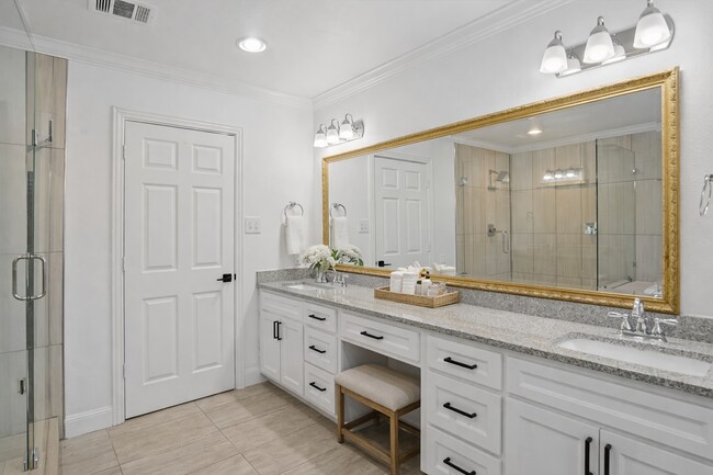 Building Photo - 3855 Crest Cove Cir