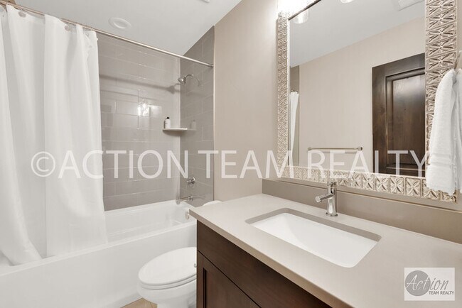 Building Photo - Beautiful Townhome in Huntsville