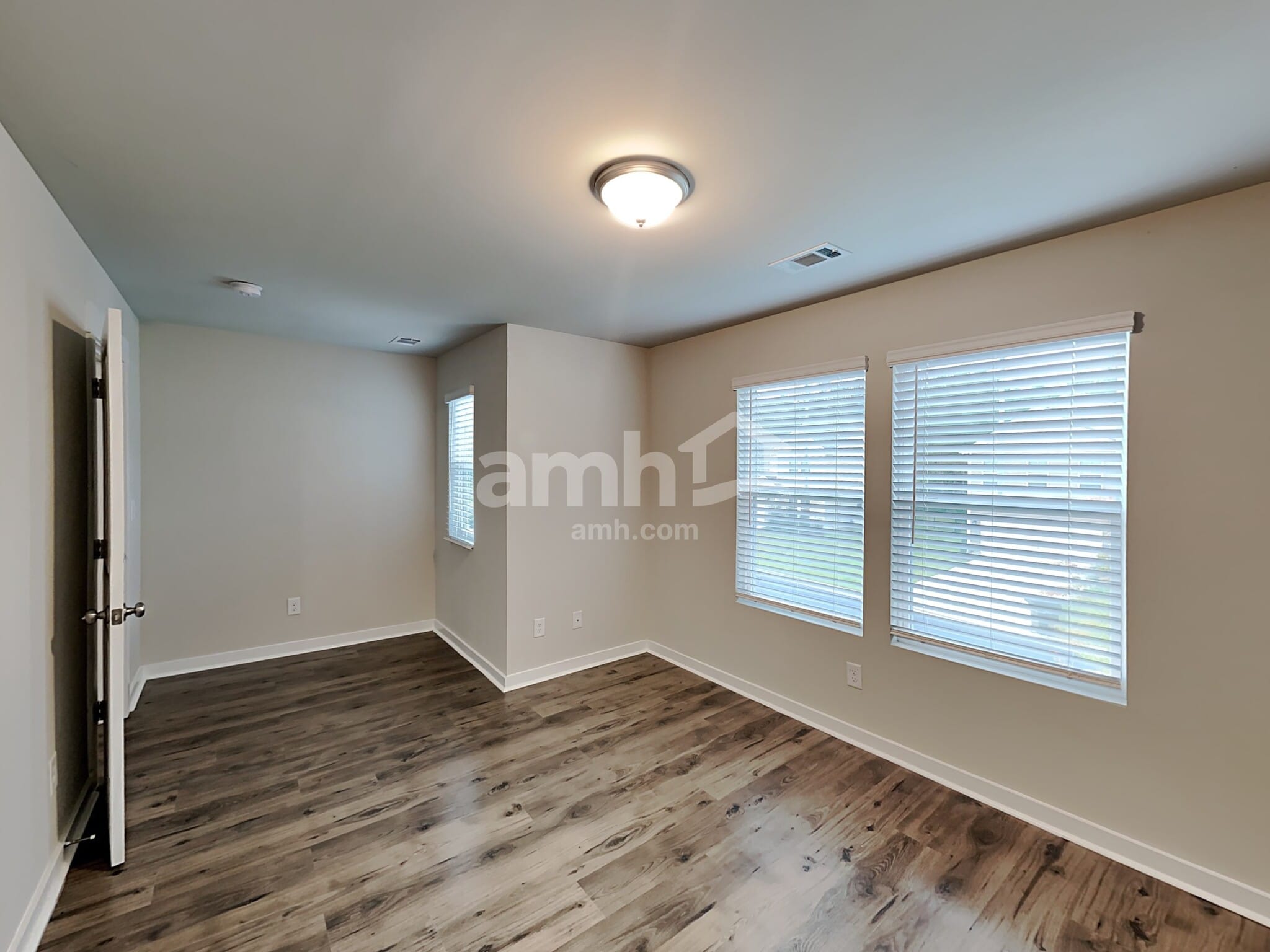Building Photo - 468 Camp dr