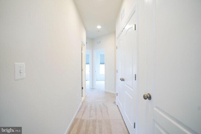 Building Photo - 2038 Twisted Oak Pl