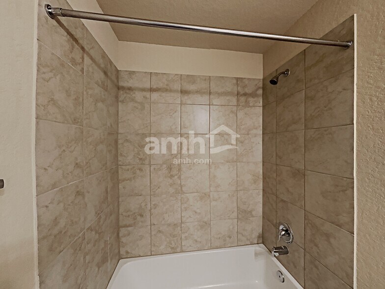 Building Photo - 747 Red Barn Bnd