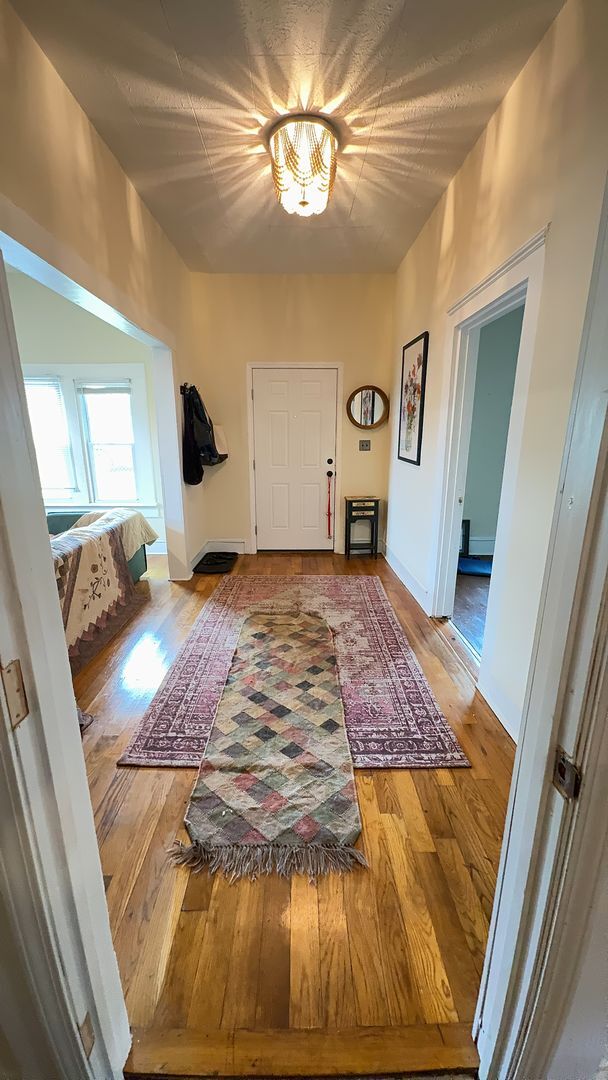 Building Photo - Updated 3bed/2bath House with Older Charm!