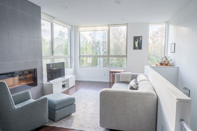 Building Photo - 3Bd/3.25Ba Seattle