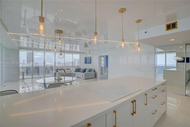 Building Photo - 1830 S Ocean Dr