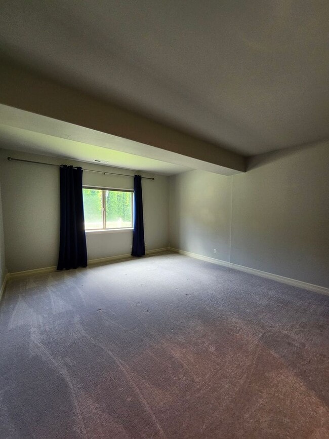 Building Photo - 718 Briarwood Dr
