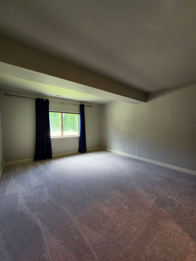 Building Photo - MOVE IN SPECIAL! Gorgeous Fully Furnished ...