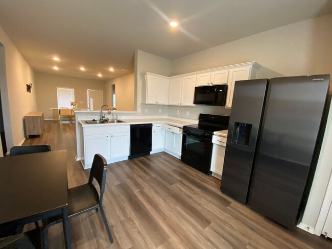 Building Photo - Newer 4bedroom home in Brookland School District!