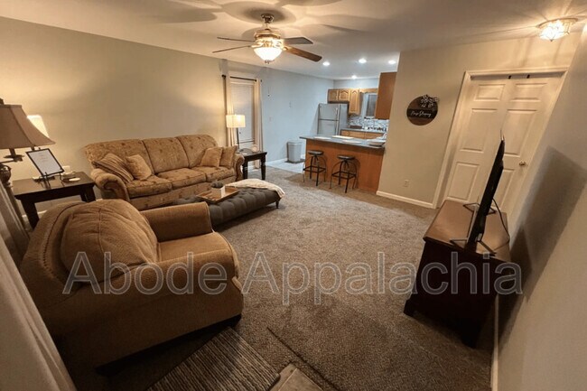 Building Photo - 124 Melvina Dr