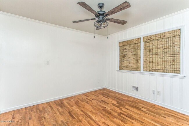 Building Photo - Students Welcome great 4 Bedroom House