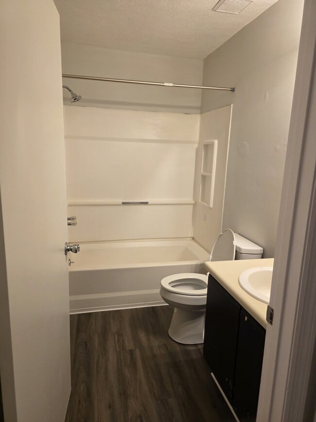 Building Photo - 107 Dogwood Cir