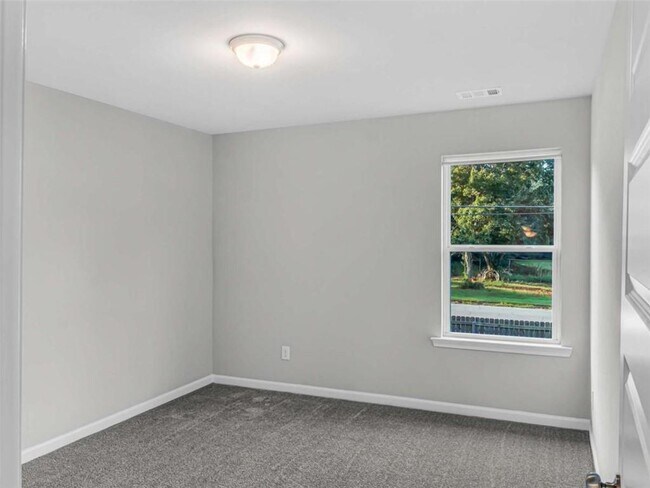 Building Photo - 2054 Maplewood Way