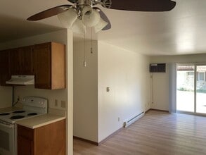 Building Photo - Neat and Updated 2- Bedroom Apartment