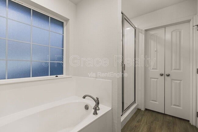 Building Photo - 114 Tomahawk Dr