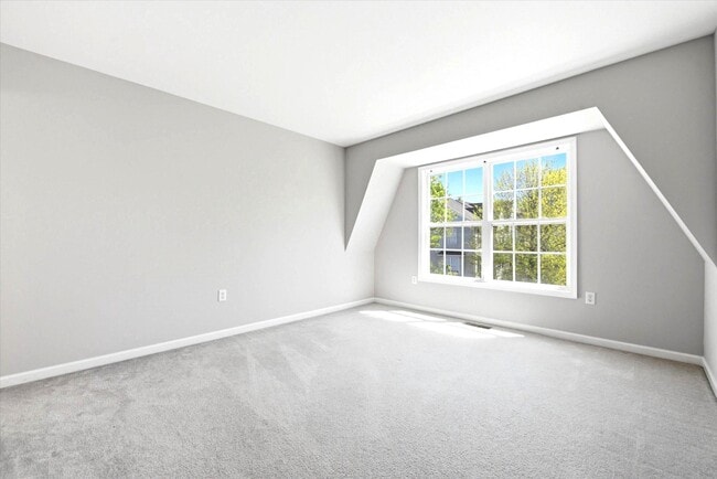 Building Photo - 248 Roosevelt Ave