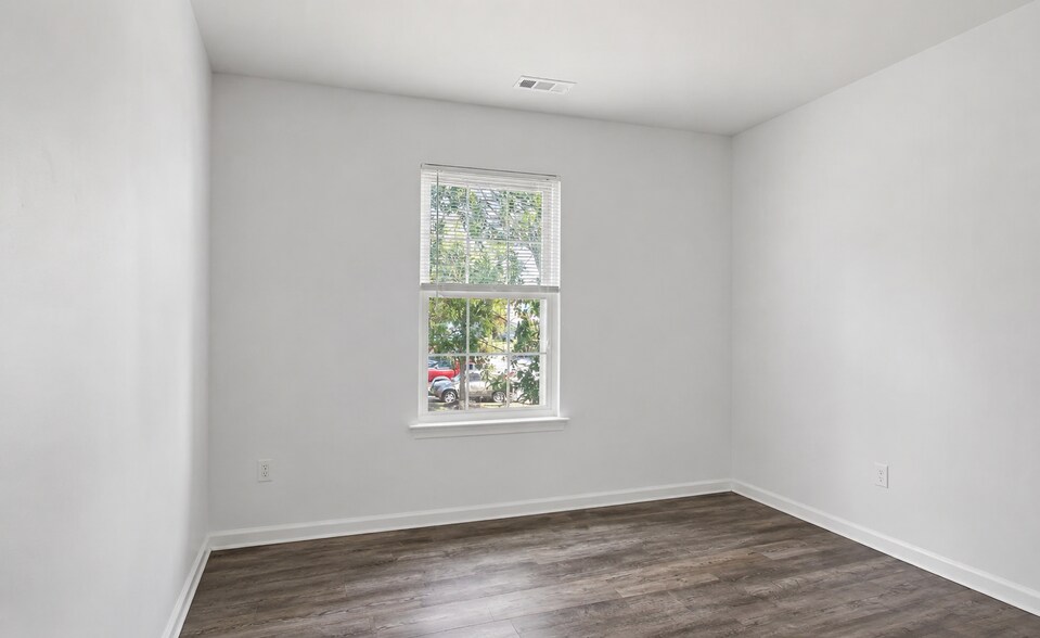 Building Photo - 440 Atlanta Ct