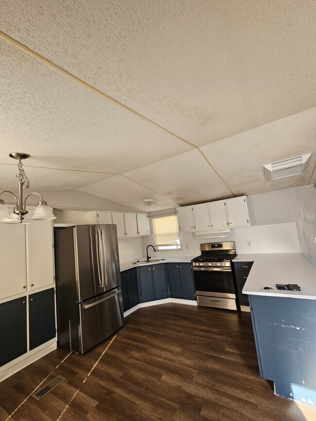 Building Photo - 333 Jasper Dr