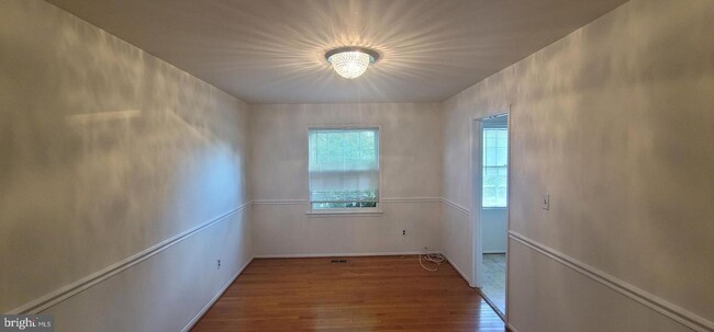 Building Photo - Love to relax? Love to entertain? You can ...