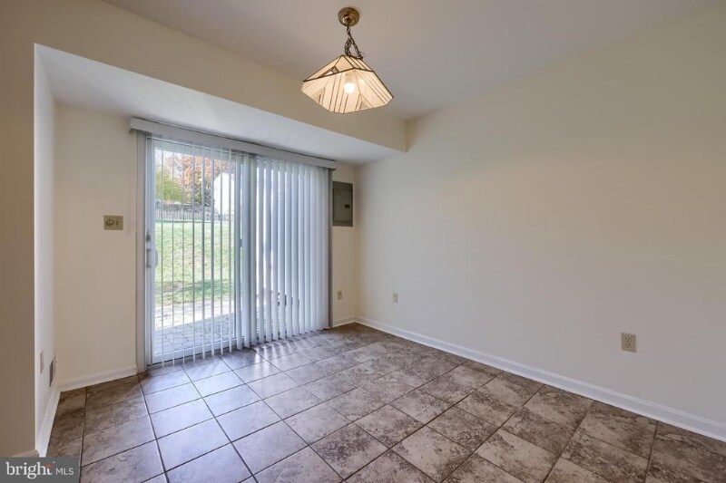 Building Photo - 1902 Pin Oak Dr