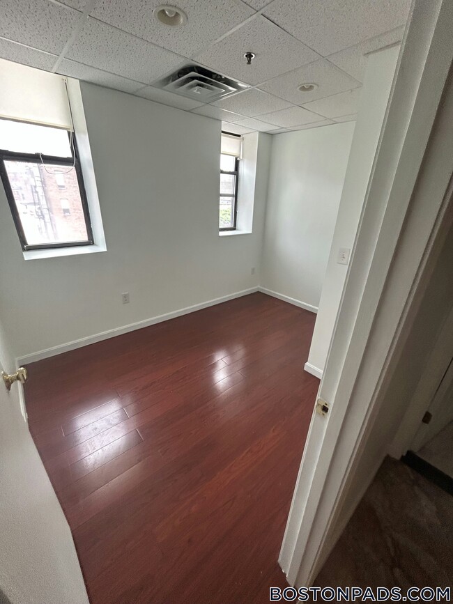 Building Photo - 72 Kneeland St
