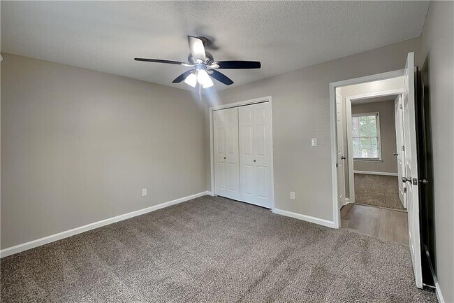 Building Photo - 66 Freestone Ln