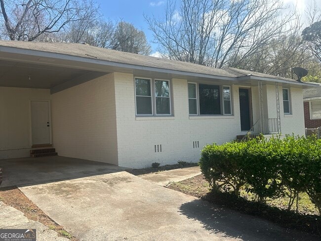 Building Photo - 1112 N Beddingfield Dr