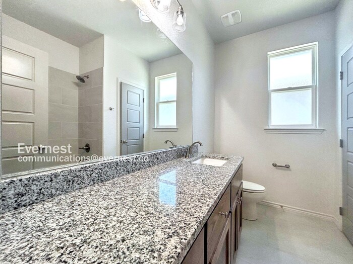 Building Photo - 2216 Hornbeam St