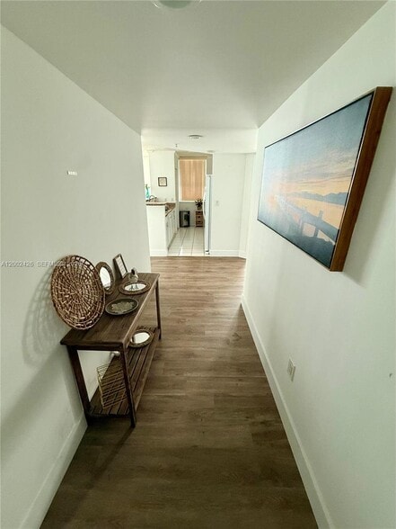 Building Photo - 1155 Brickell Bay Dr