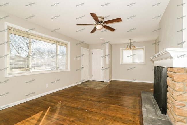 Building Photo - 31 Mercury Dr