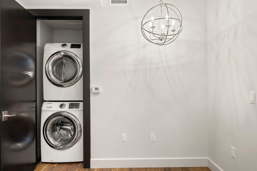 Samsung stackable in-unit washer and dryer - 4422 N 75th St