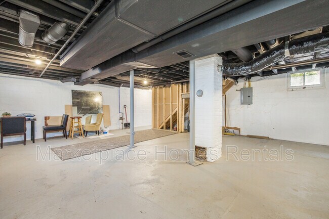 Building Photo - 284 S Union St