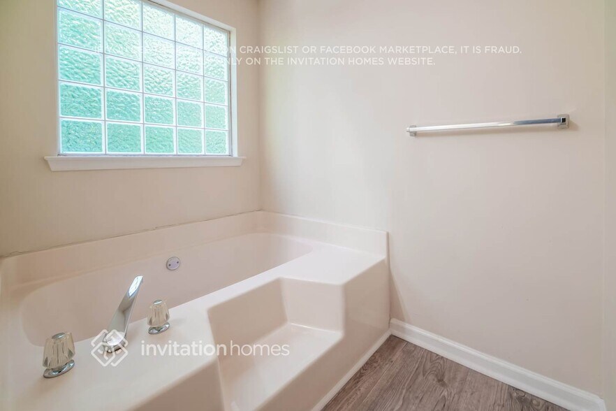 Building Photo - 124 Woodmill Ct
