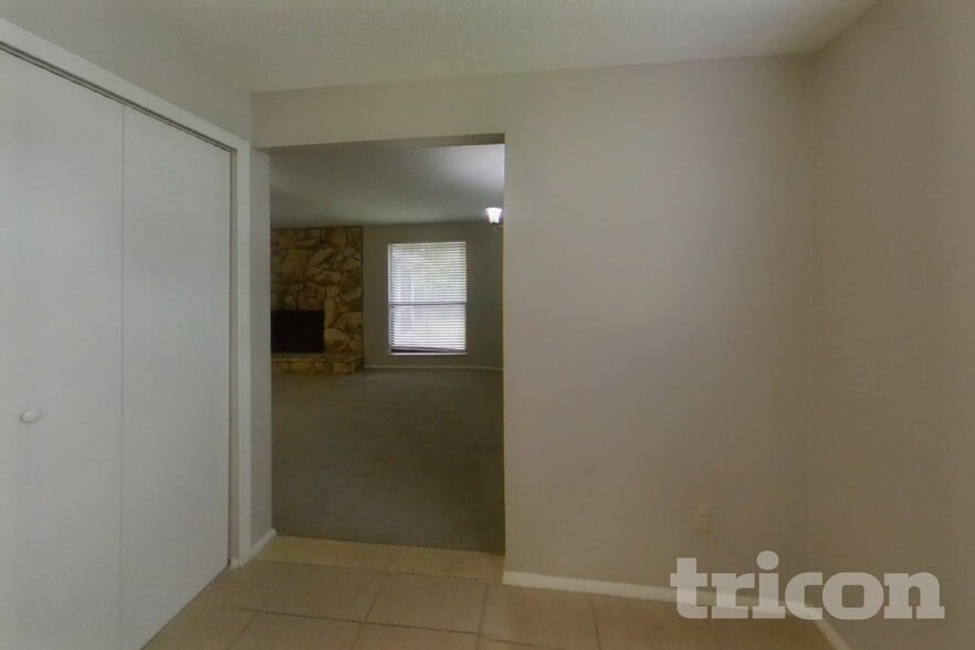 Building Photo - 8338 Knotts Landing Dr E