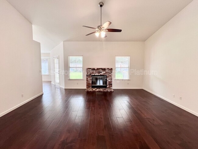 Building Photo - 6535 N Vista Ave