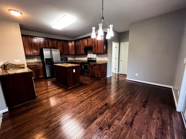 Building Photo - Gorgeous 4 Bedroom, 2 1/2 Bathroom Home in...