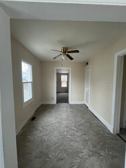 Building Photo - 579 N 30th St