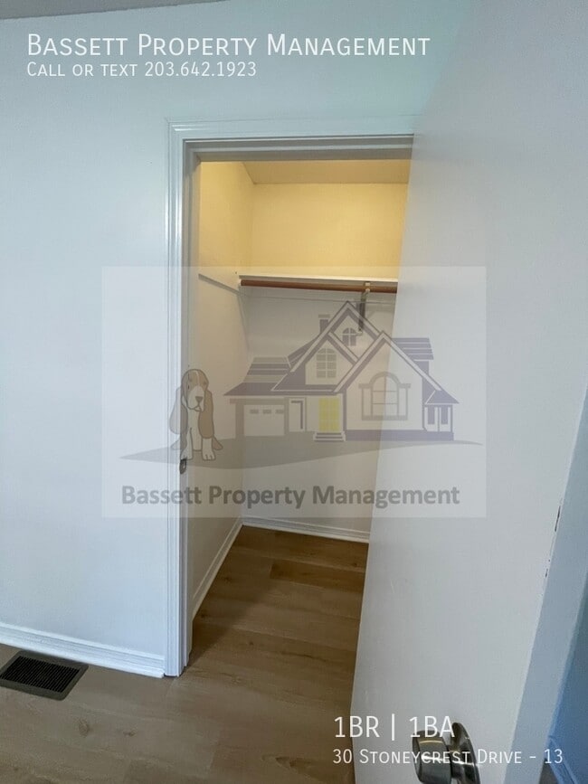 Building Photo - 30 Stoneycrest Dr