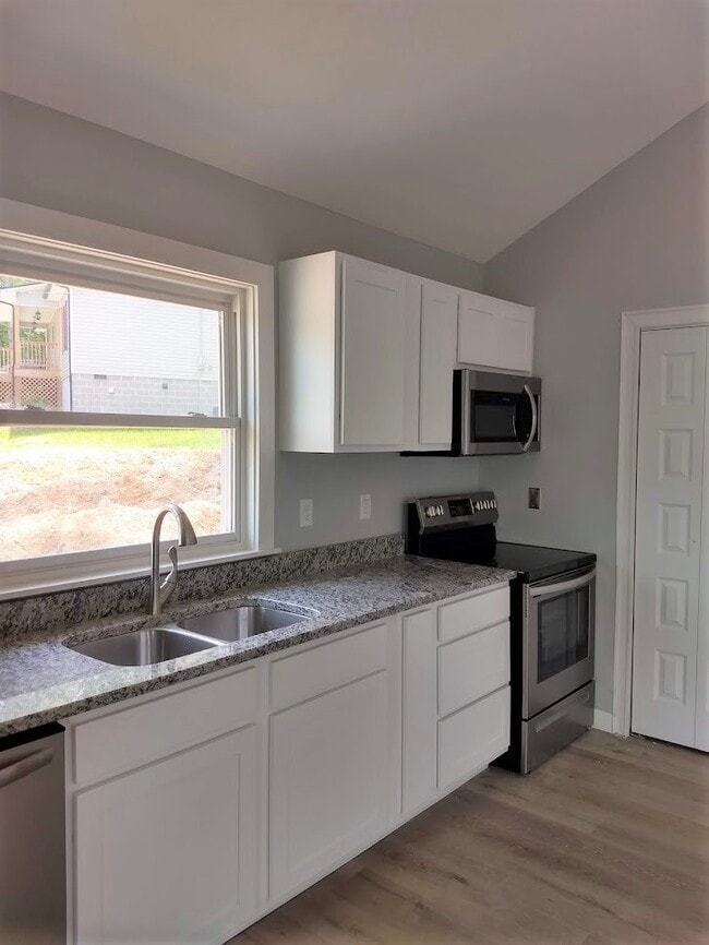 Building Photo - 557 Siever Rd