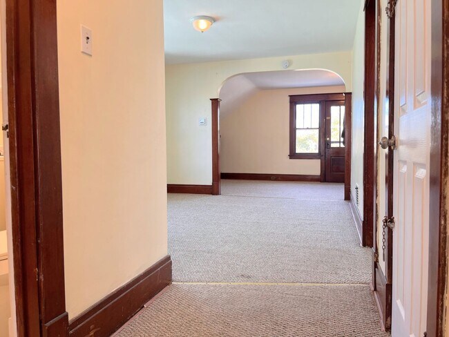 Building Photo - 253 Shirley Ave