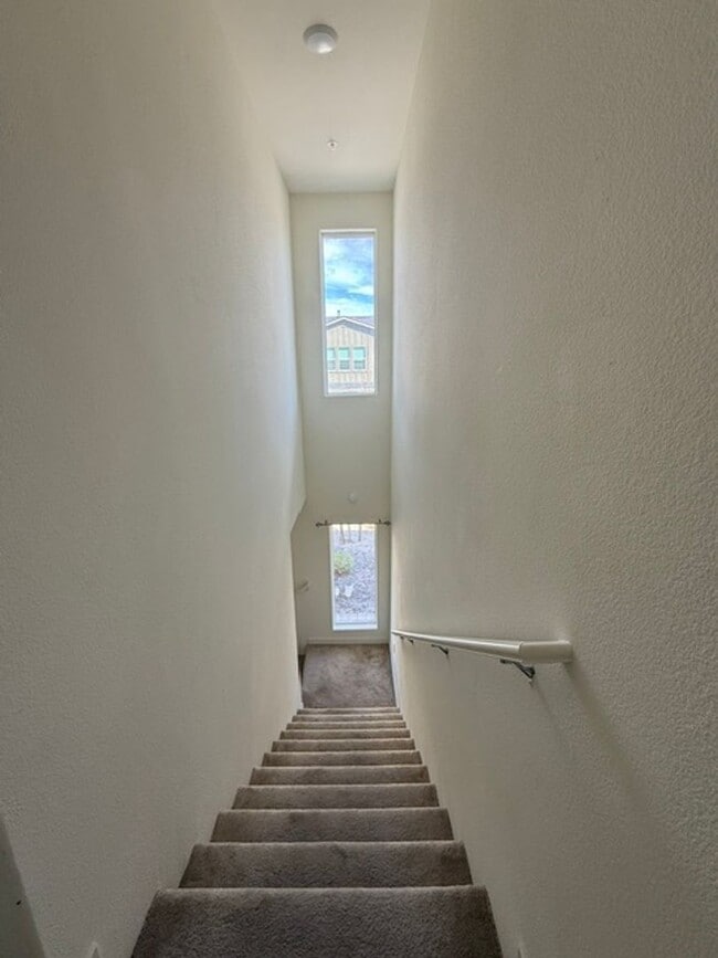 Building Photo - Charming Sun Valley Home with Generous Yard