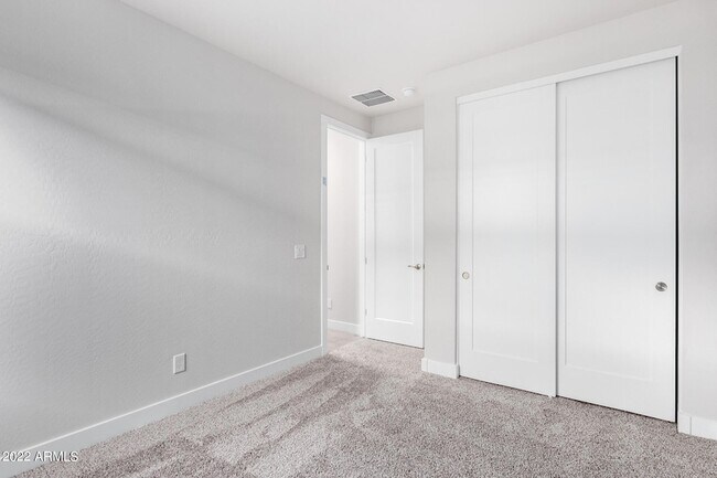 Building Photo - 8526 S 69th Ln