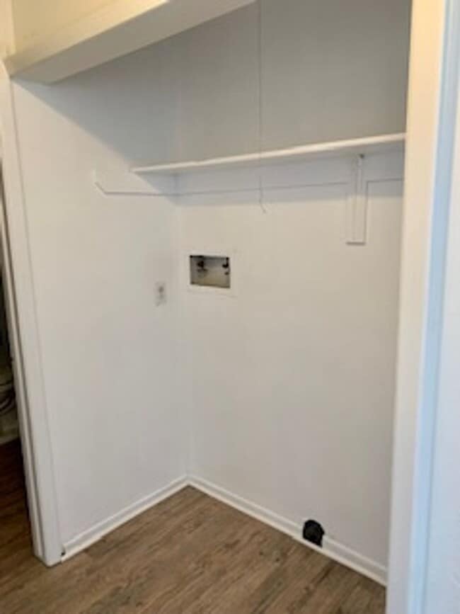 Building Photo - Two Bedroom Condo With Detached Garage in 4-Plex