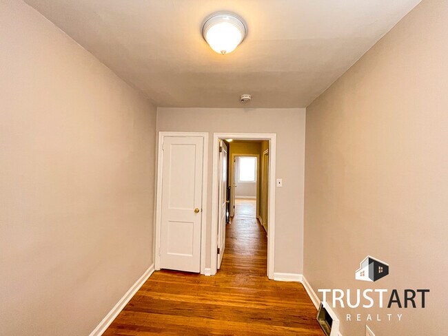 Building Photo - 3 bedroom house in Tacony