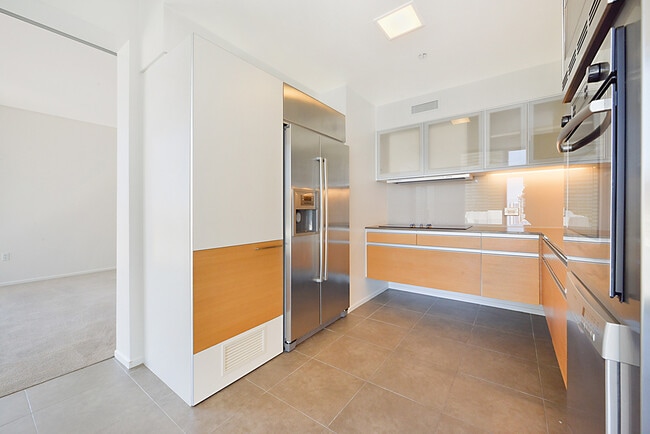 Building Photo - Veer Towers 1207E-North Strip Views from t...
