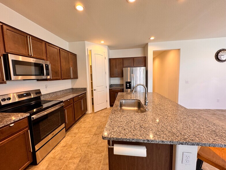 Building Photo - 786 W Palo Verde Dr