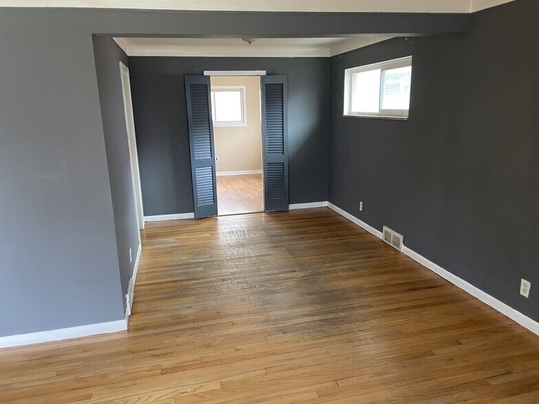 Building Photo - 22190 Cloverlawn St