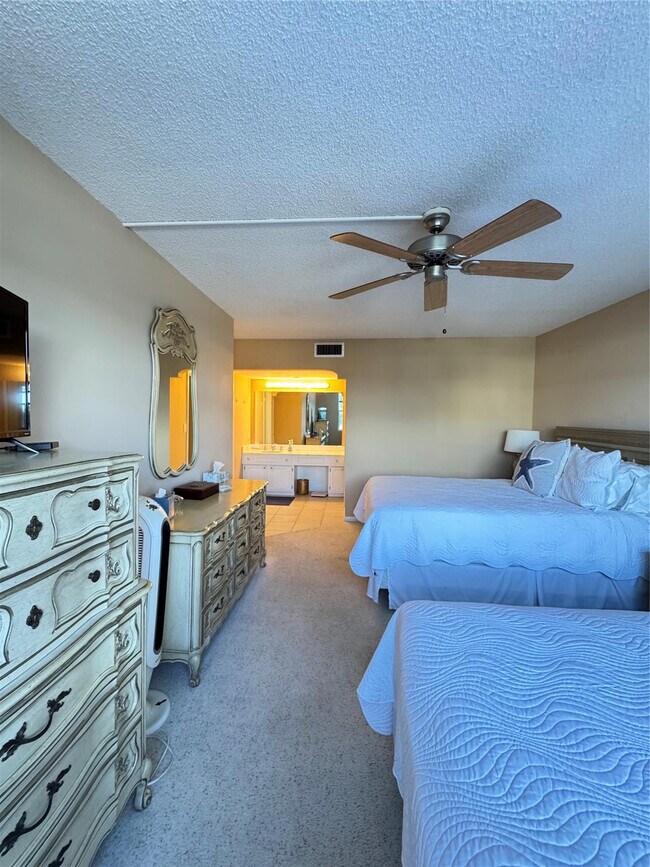 Building Photo - 5200 N Ocean Blvd