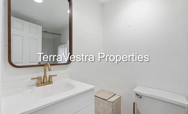 Building Photo - 2 Bed Single Family in Gloucester City! Eligible for $500 Security Deposit.